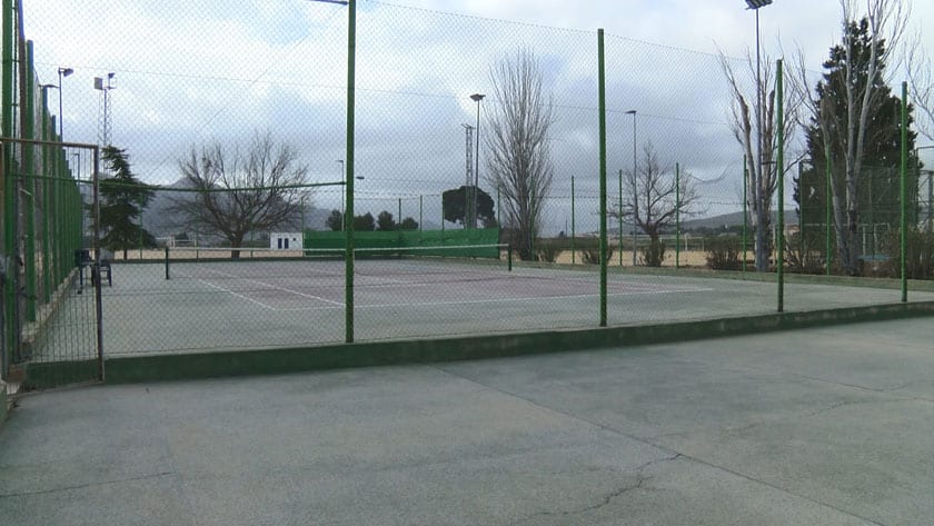 Las antiguas pistas de tenis de La Hoya serán renovadas íntegramente por el Ayuntamiento