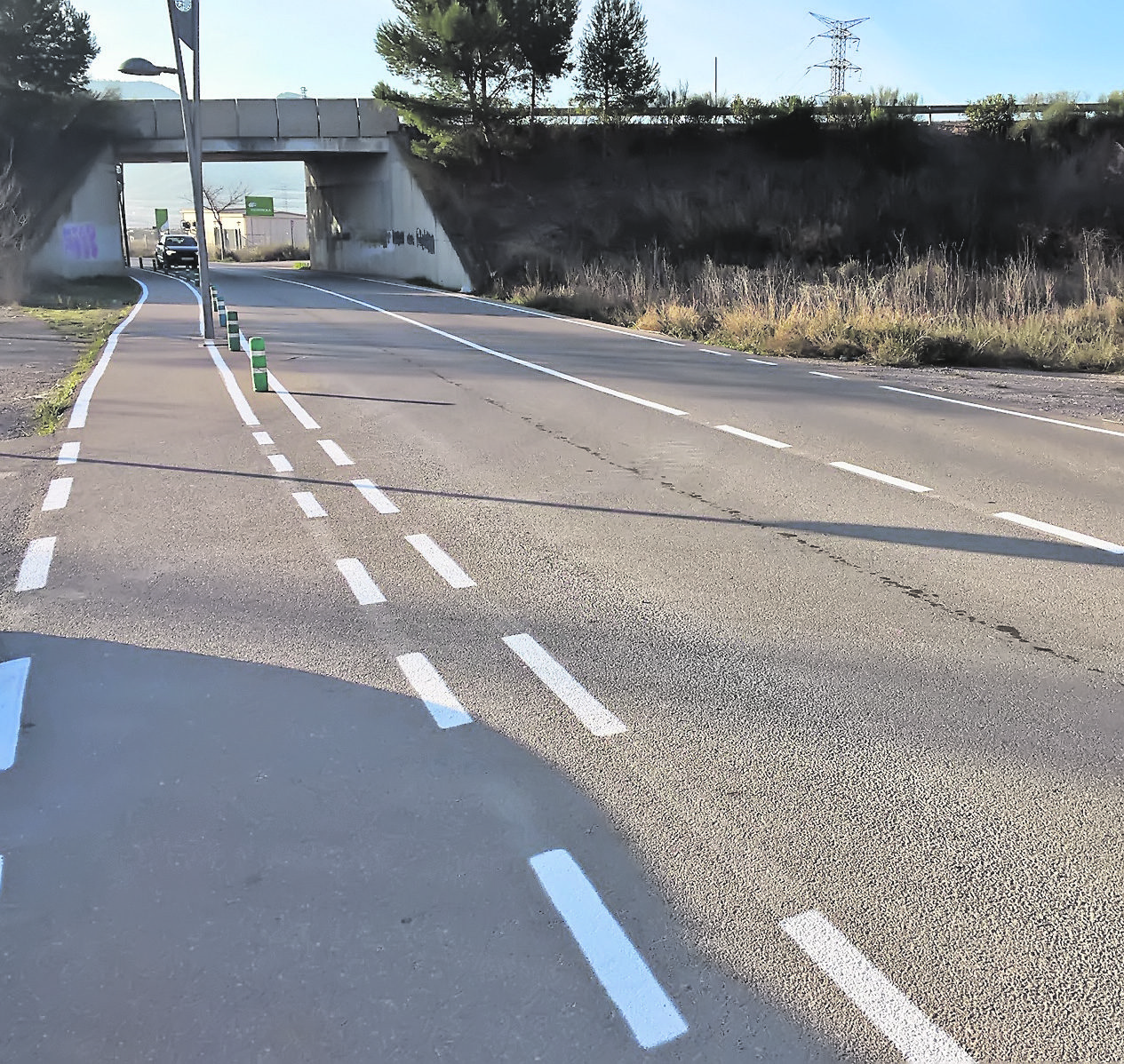 Se mejora la señalización vial y luminosa de la carretera de Santa Ana