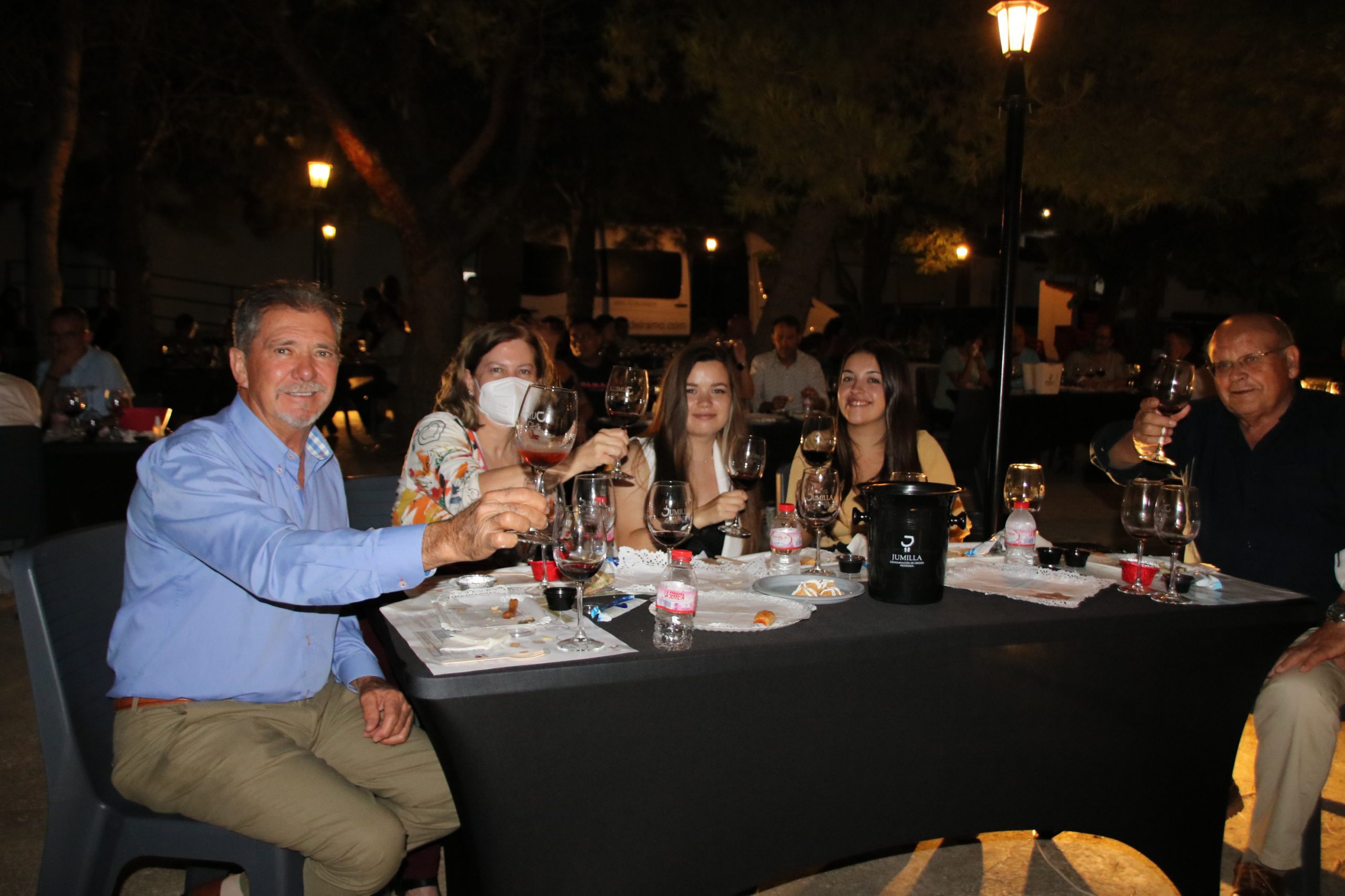 Cerca de 70 personas disfrutaron de una cata maridaje de vinos y quesos en Fuente Álamo