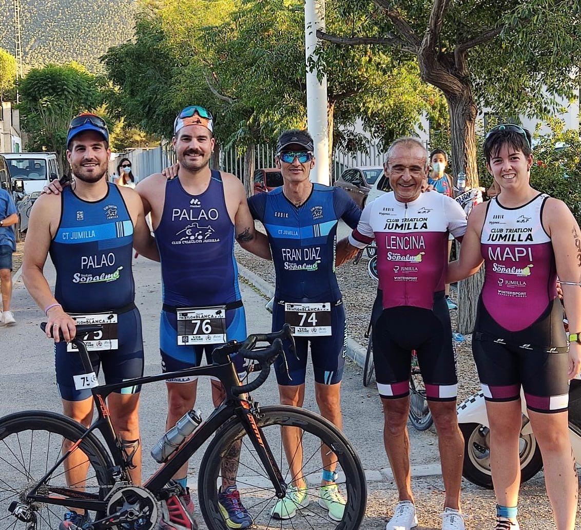 Ángel Lencina del Club Triatlón Jumilla vuelve a nadar y a subir al pódium en tercer puesto