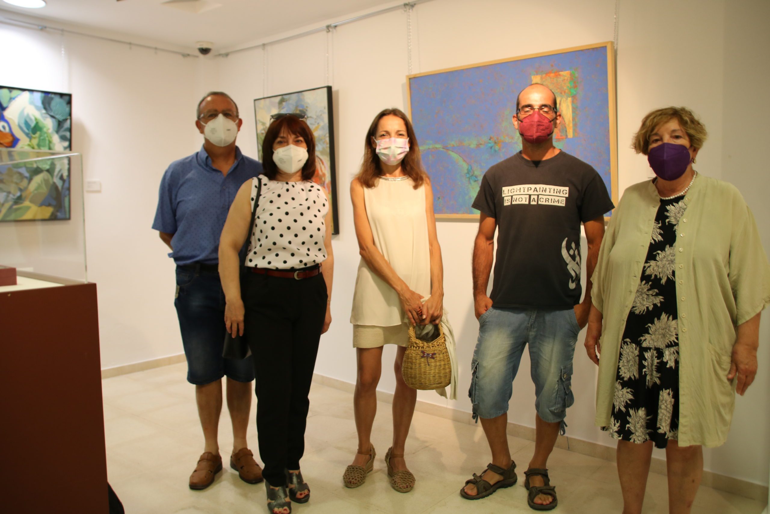 Trece artistas interpretan la mariposa ‘Inachis io’ en una exposición colectiva