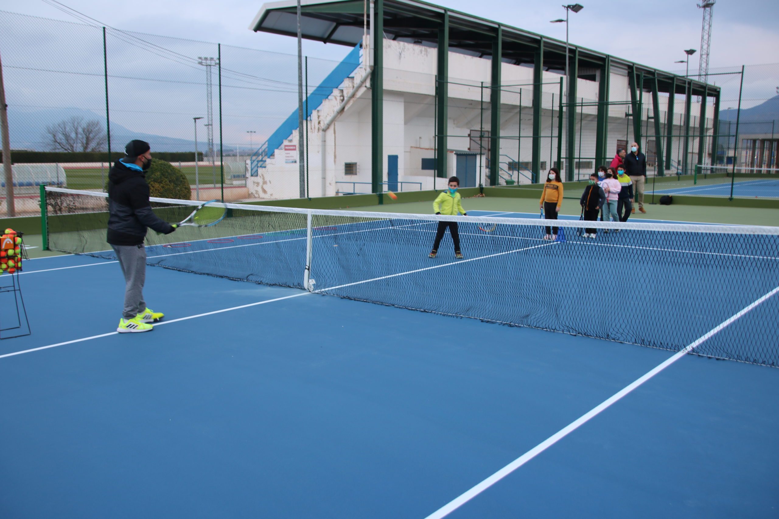 El Polideportivo de La Hoya estrena nuevas pistas de tenis