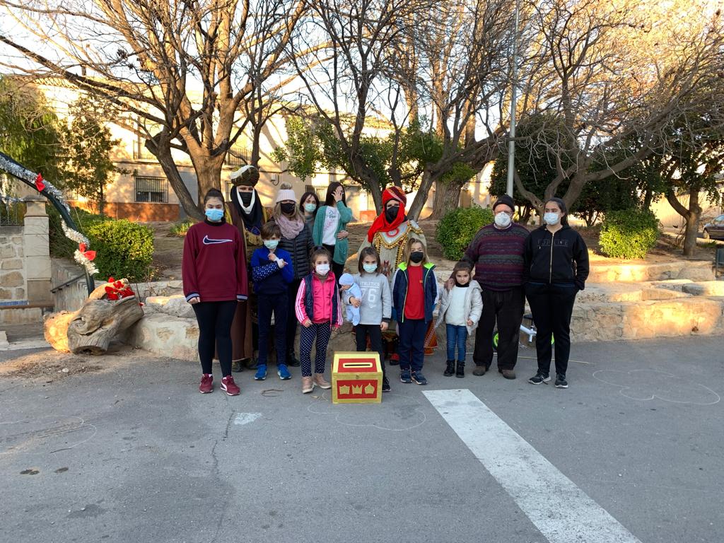 Los carteros reales de SS.MM. recogen las cartas en Jumilla y sus pedanías