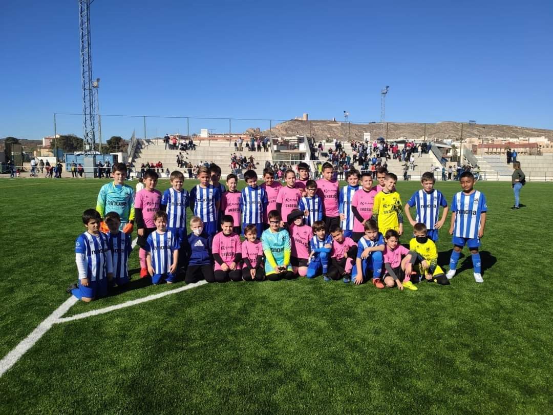 El derbi Benjamín de la Escuela de Fútbol termina en tablas en un ambiente de gala