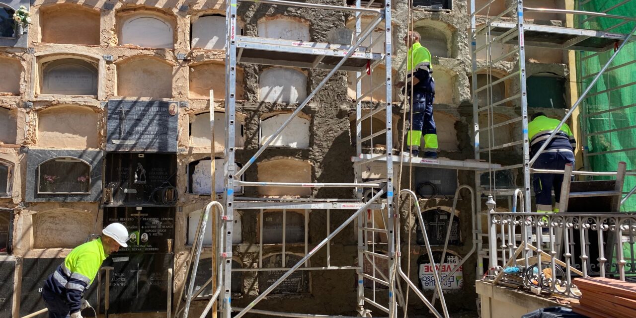 Continúa la rehabilitación de los nichos más antiguos del cementerio de Jumilla