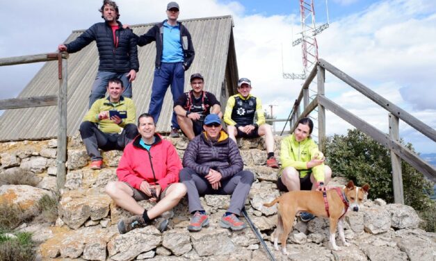 Los senderistas del Hinneni hacen cumbre en Santa Ana y el Carche