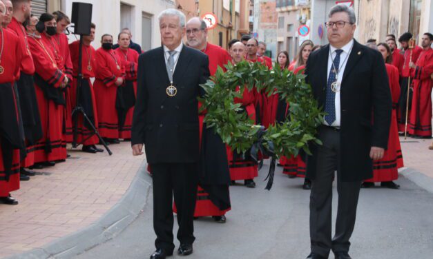 La Cofradía del Rollo homenajea a los jumillanos fallecidos en pandemia