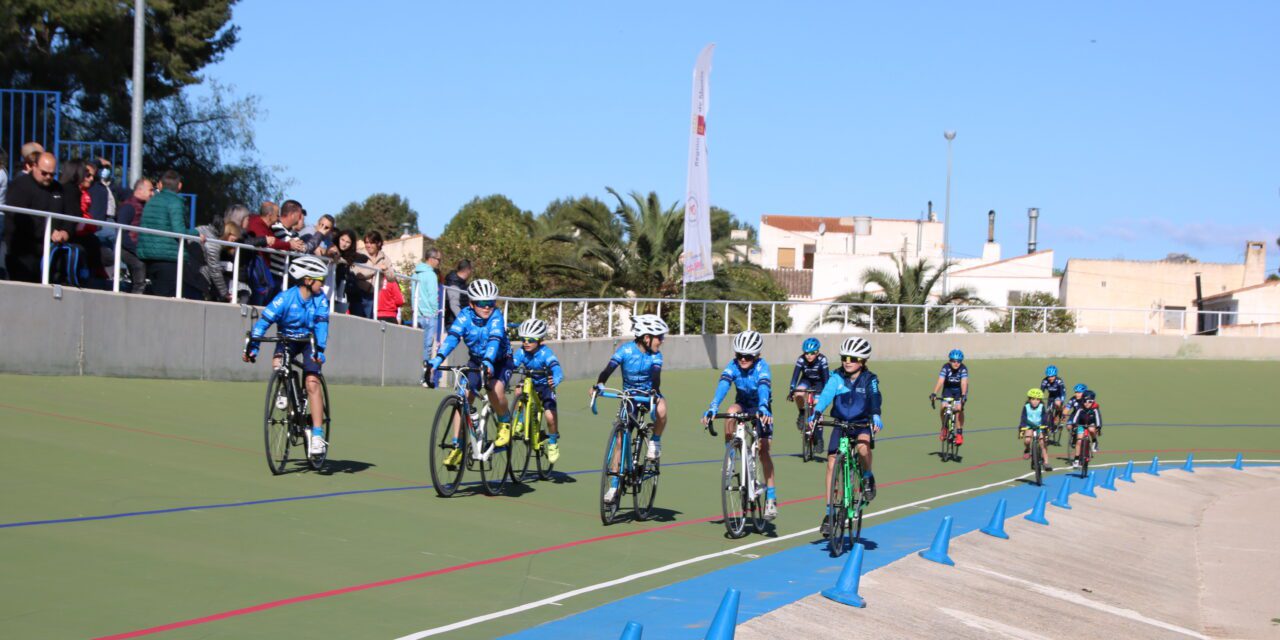 La cantera del ciclismo de la Región de Murcia se presenta en el velódromo Bernardo González de Jumilla