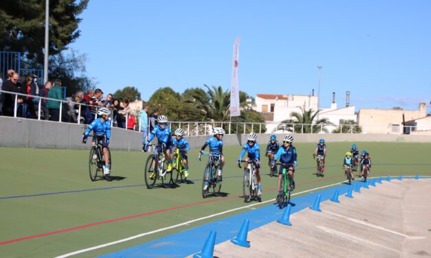 La cantera del ciclismo de la Región de Murcia se presenta en el velódromo Bernardo González de Jumilla