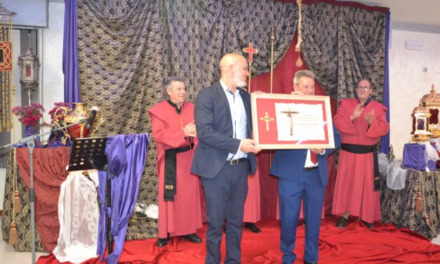 Pedro Navarro Medina es Hermano Honorario del Cristo de la Salud