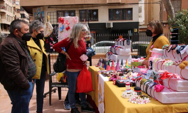 Los artesanos locales muestran su trabajo “Hand made Jumilla” en el jardín de La Glorieta