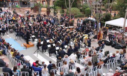 La banda de la AM Julián Santos hizo sonar “Música de la Pasión” en una  abarrotada Plaza de la Glorieta