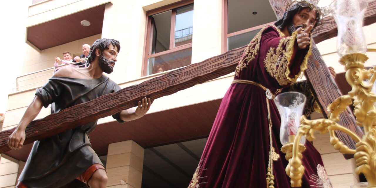 El buen tiempo fue protagonista en la mañana de Viernes Santo durante El Calvario