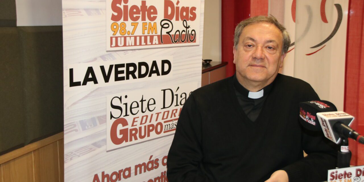 Manuel de la Rosa: «Se necesitan más santos de carne y hueso y menos de madera»
