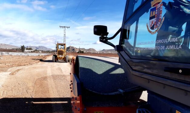 El Ayuntamiento va adquirir nueva maquinaria para acondicionar caminos rurales