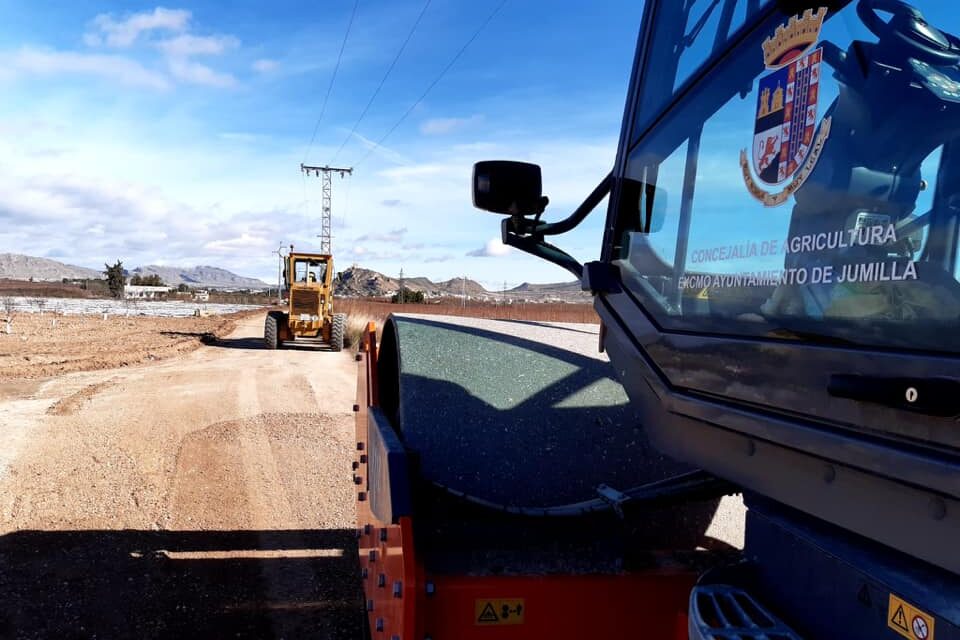 El Ayuntamiento va adquirir nueva maquinaria para acondicionar caminos rurales