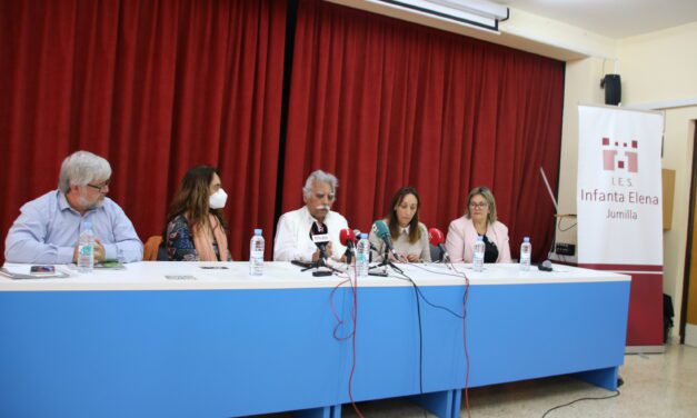 El periodista pakistaní Eshan Ullah Khan difunde en Jumilla su lucha y mensaje contra la esclavitud infantil