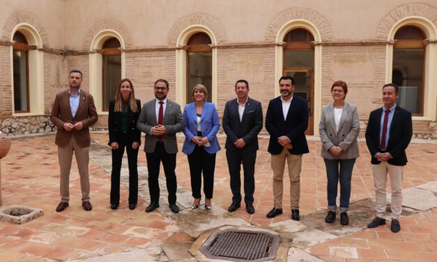 La alcaldesa asiste a la primera reunión para la creación de la Red de Conjuntos Históricos Artísticos
