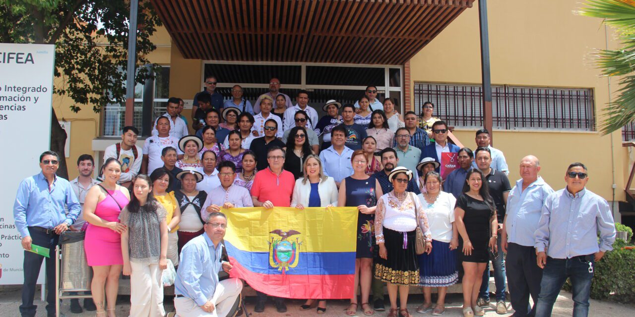 La alcaldesa recibe a sus homólogos ecuatorianos en el CIFEA de Jumilla