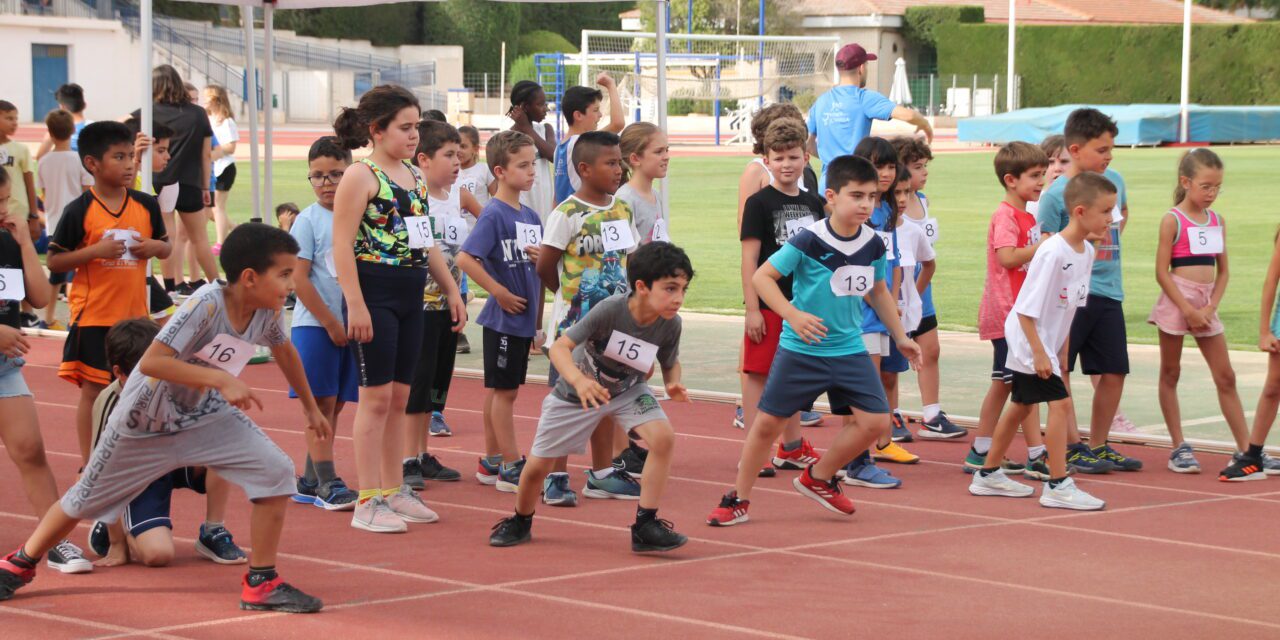 Un centenar de atletas participaron en el XIX Torneo Local de Atletismo Base