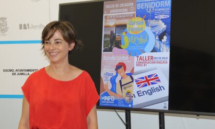 Juventud programa talleres de creación audiovisual, de inglés, viajes a la playa de Benidorm y senderismo por el Río Tus