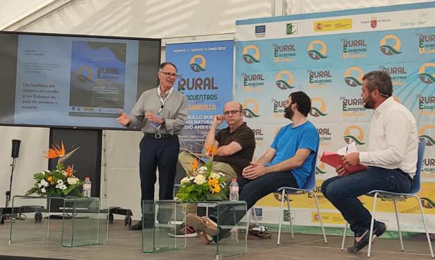 Cayetano Herrero presenta las tendidas y objetos de esparto en Puerto Lumbreras