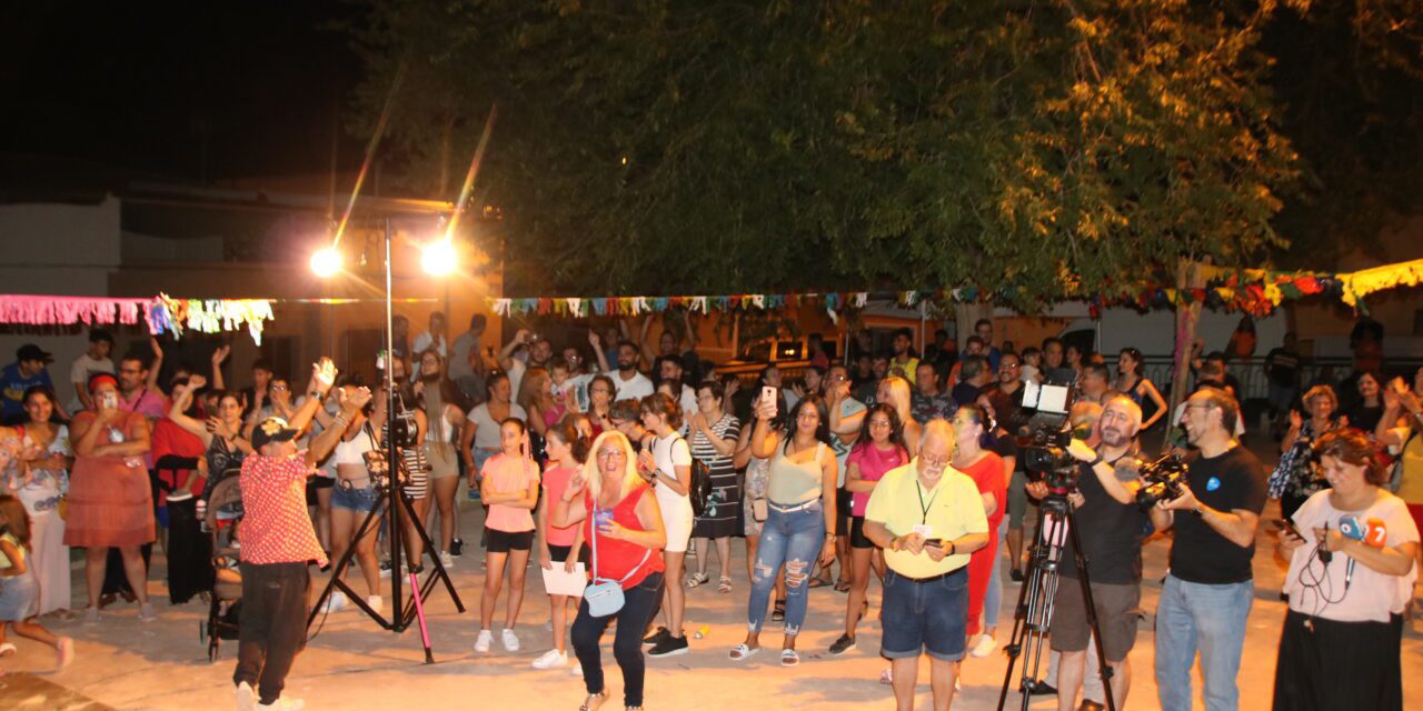 Los vecinos del Barrio del Carmen disfrutan con el festival y los juegos interculturales