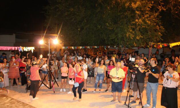 Los vecinos del Barrio del Carmen disfrutan con el festival y los juegos interculturales