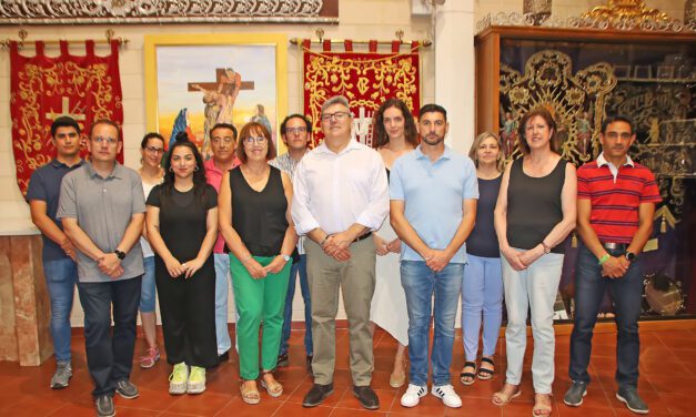 La Asociación Cultural El Rollo trabaja en un evento que una el vino y la Semana Santa