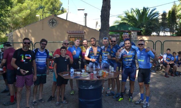 El V Almuerzo Biker y Trail en la Fuente del Pino fue muy concurrido
