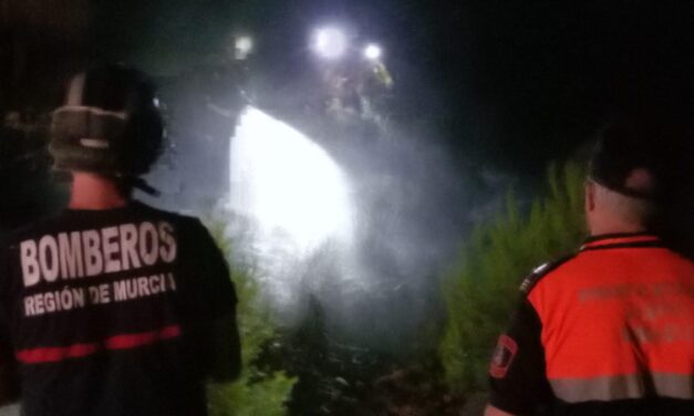 La Guardia Civil investiga el origen del incendio ocurrido esta madrugada en una vivienda de Jumilla que se saldó con dos heridos graves