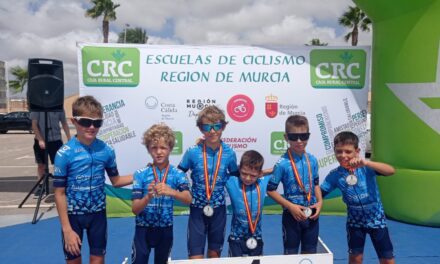 Las escuelas de ciclismo vuelven a la<br>competición de carretera en Los Alcázares