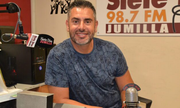 El policía Pascual David Muñoz colabora con Siete Días en una sección escrita y un espacio de radio