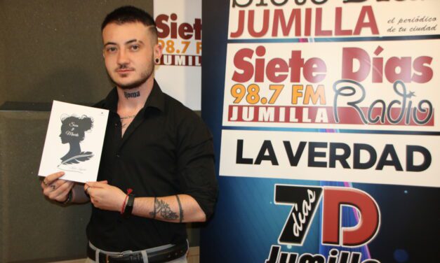 Iván Yuste presenta su primer poemario, «Sexo y muerte»