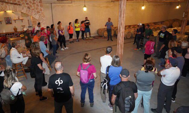Más de medio centenar de personas descubren Bodega TorreCastillo y el Cerro de la Fortaleza