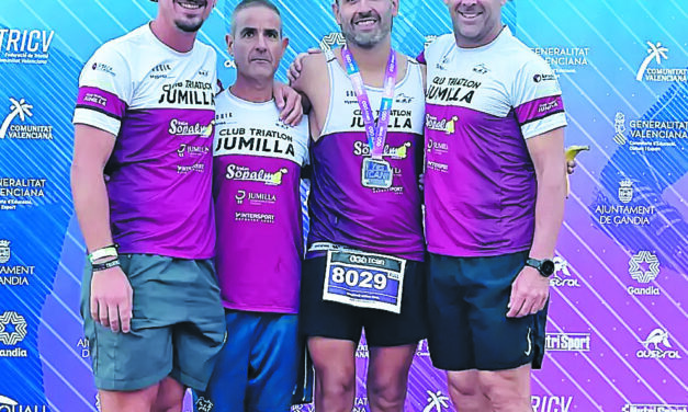 Guille Bernal, Antonio Oma, Fran Guirao, Fernando Burruezo y Chema Bernal, en el ICAN Triathlon Gandía