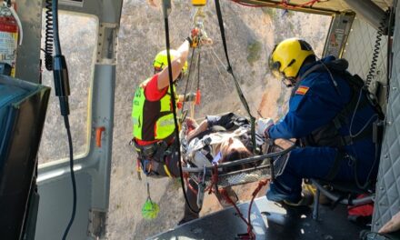 Rescatan a una joven de 25 años herida al caer de unos 10 metros cuando hacía escalada en Jumilla