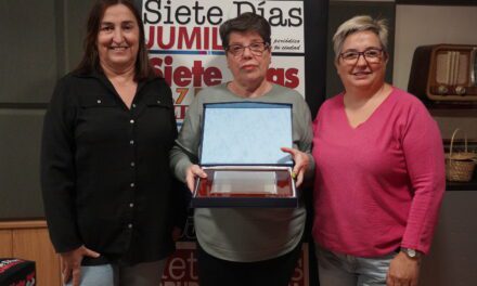 El Consejo Escolar de la Región premia la labor de la conserje Salvadora Iniesta Piqueras