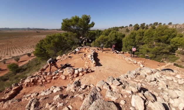 Diez alumnos participan en las excavaciones en el poblado del Cerro del Tío Pimentón