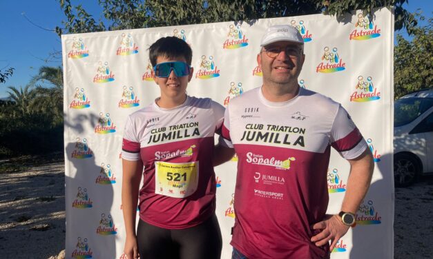 Miembros del Club Triatlón Jumilla, en Elche y en Molina del Segura