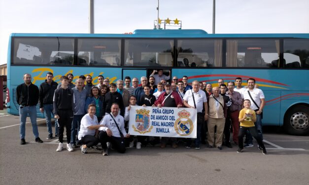 Madridistas jumillanos apoyan a su equipo