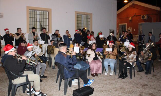La Fuente del Pino enciende la Navidad con la banda de CCTT Las Lamentaciones