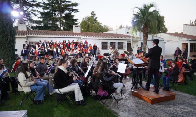 La Estacada da la bienvenida a la Navidad con música y la visita de Papá Noel