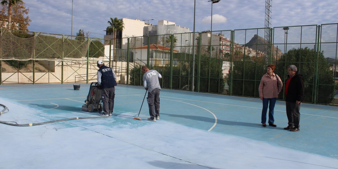 Ya han comenzado las obras de dos pistas del polideportivo donde se invertirán 47.000 euros