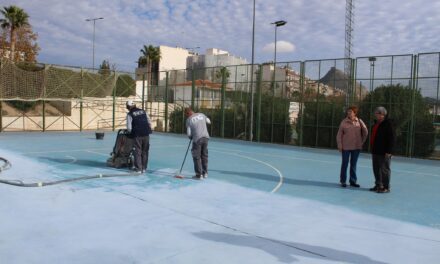 Ya han comenzado las obras de dos pistas del polideportivo donde se invertirán 47.000 euros