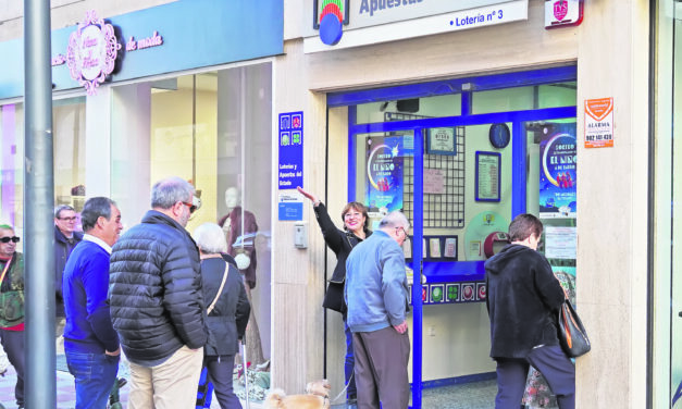 El sorteo de lotería de Navidad deja en la localidad un millón de euros en premios muy repartidos