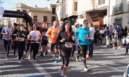 Alrededor de 200 atletas corren en Navidad a favor de Cruz Roja