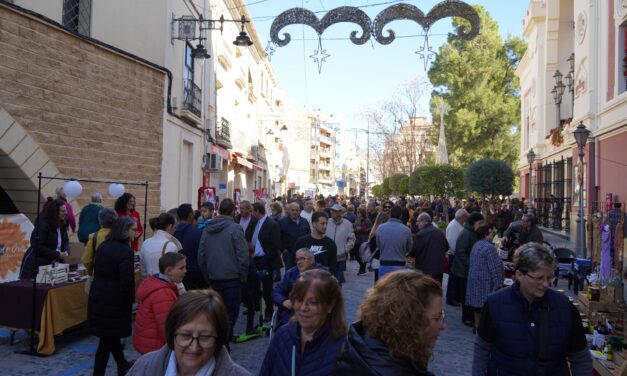 Los artesanos muestran sus trabajos como una opción de regalo ‘único’ para esta Navidad