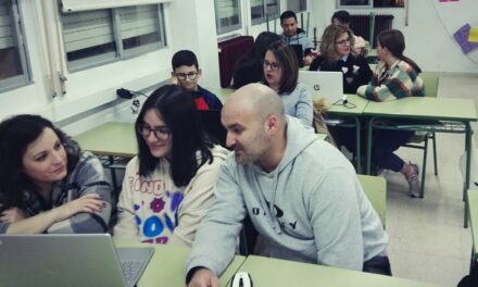 El taller de Competencia Digital en Familia del IES Infanta Elena cumple su décimo aniversario