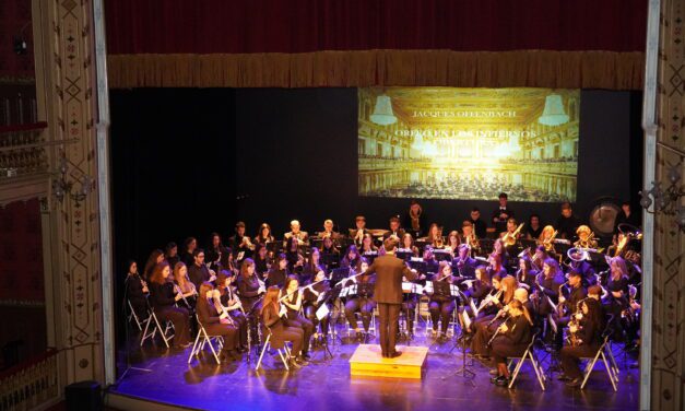 El concierto fin de año de la Julián Santos pone en pie el Teatro Vico